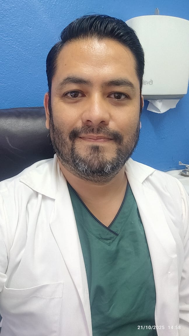 Dr. Fausto Álvarez